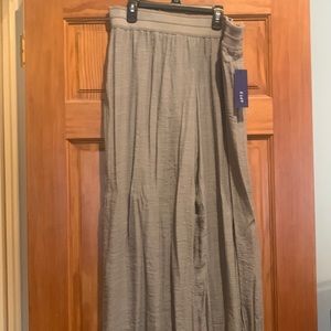 Apt. 9 taupe pilazzo pants. New with tags. Size large